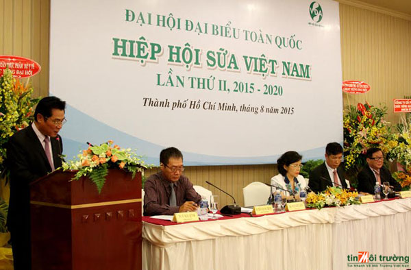 Đại[-]hội[-]Hiệp[-]hội[-]Sữa[-]Việt[-]Nam[-]khóa[-]II:[-]Ông[-]Trần[-]Quang[-]Trung[-]được[-]bầu[-]làm[-]Chủ[-]tịch[-]Hiệp[-]hội